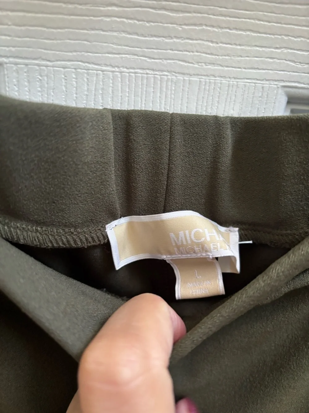 Michael Kors Olive Green Pull-On Women's Pants w/ Gold Ankle Emblem, Size L, EUC - Picture 3 of 4